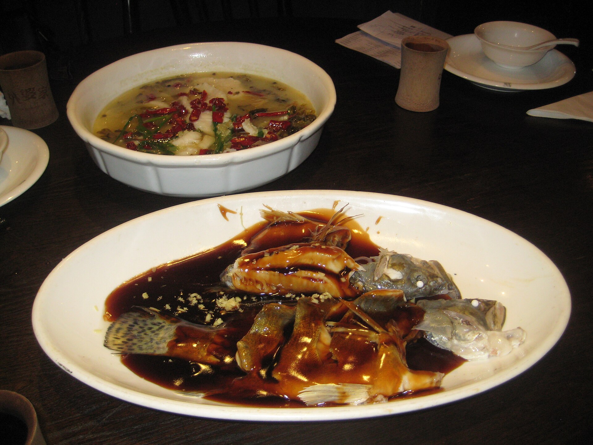 杭帮菜餐厅里一盘清蒸鱼
